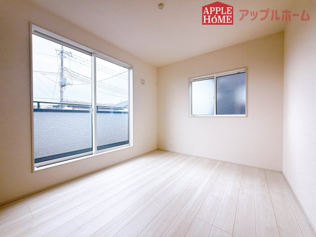 [新築住宅] 坂戸市鶴舞2丁目 5期 全1棟の洋室|２階居室は全室収納あり！たっぷりある収納活用でお部屋もキレイを保てます♪