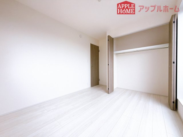 [新築住宅] 坂戸市鶴舞2丁目 5期 全1棟の洋室|２階居室は全室収納あり！たっぷりある収納活用でお部屋もキレイを保てます♪