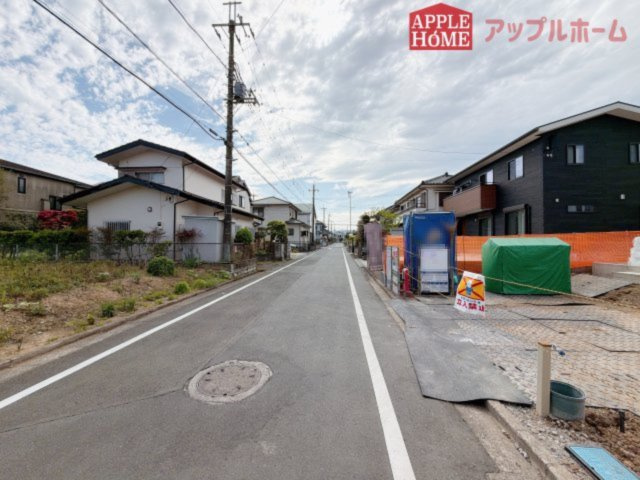 [新築住宅] 坂戸市鶴舞 2丁目 5期 全1棟の前面道路含む現地写真