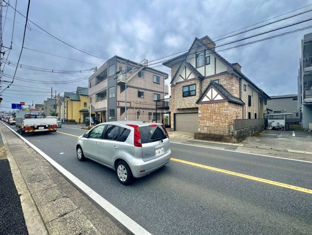 【７LLDDKK】柏市花野井中古戸建の前面道路含む現地写真
