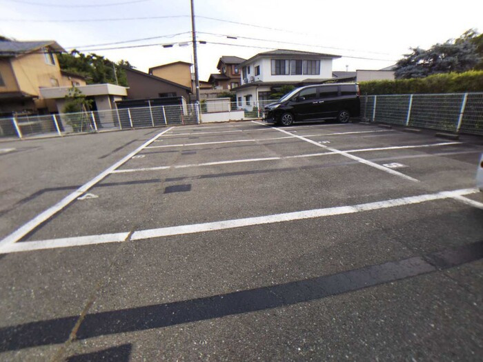 トゥインクルコート桑原Ａ101の駐車場