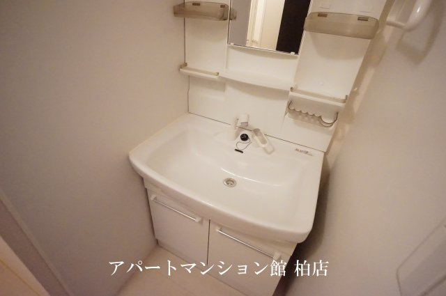 フローラルＡの独立洗面台|※別号室参考写真です ※現況優先
