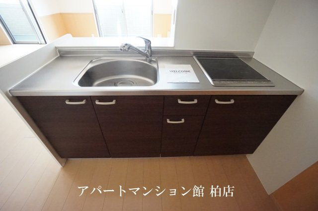 フローラルＡのキッチン|※別号室参考写真です ※現況優先