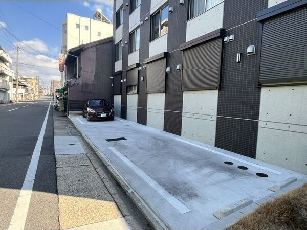 G VIVRE 御器所の駐車場