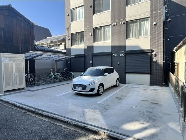 G VIVRE 御器所の駐車場