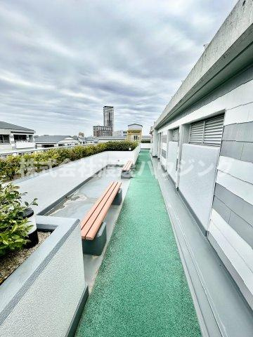 プレステージ新千里西町2号棟のエントランス