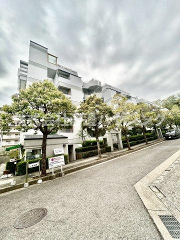 プレステージ新千里西町2号棟の外観
