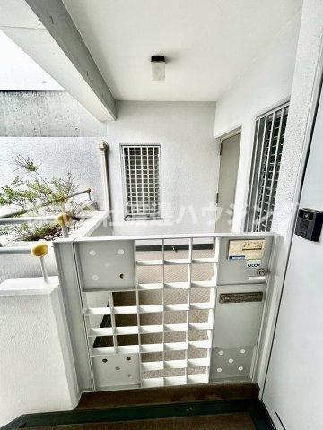 プレステージ新千里西町2号棟のその他|玄関ポーチ付き