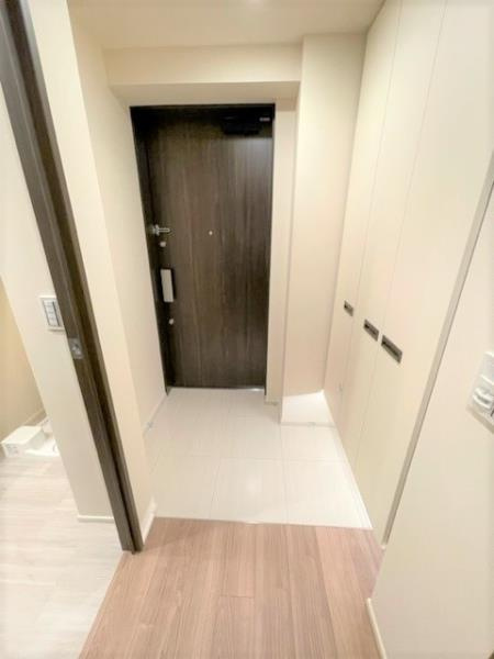白金ザ・スカイ東棟の玄関