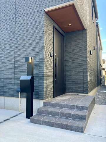 本塩戸建のエントランス