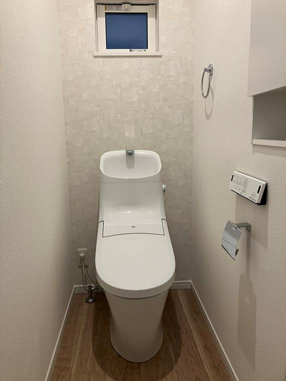 鳶尾戸建のトイレ