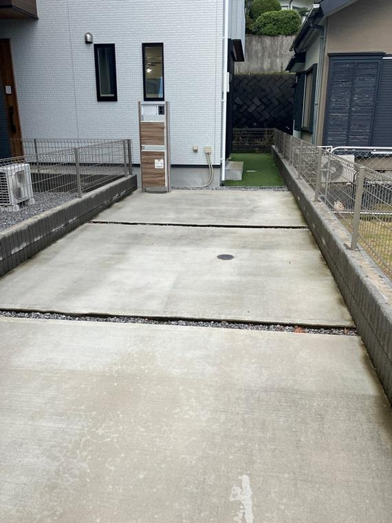 鳶尾戸建の駐車場