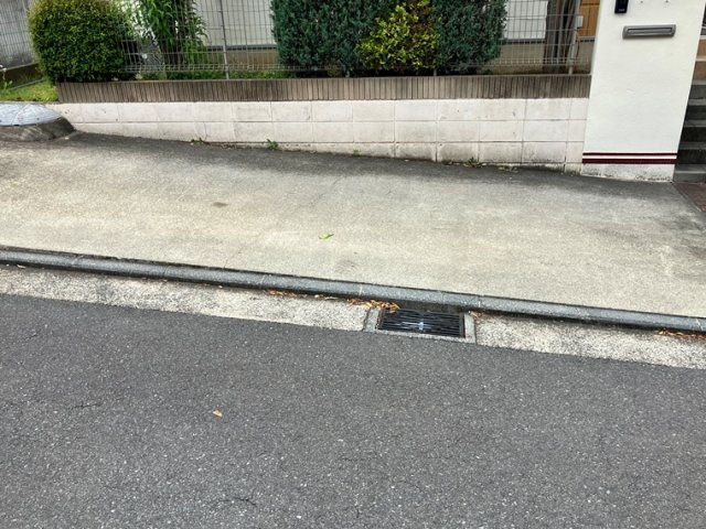 今宿町戸建の駐車場