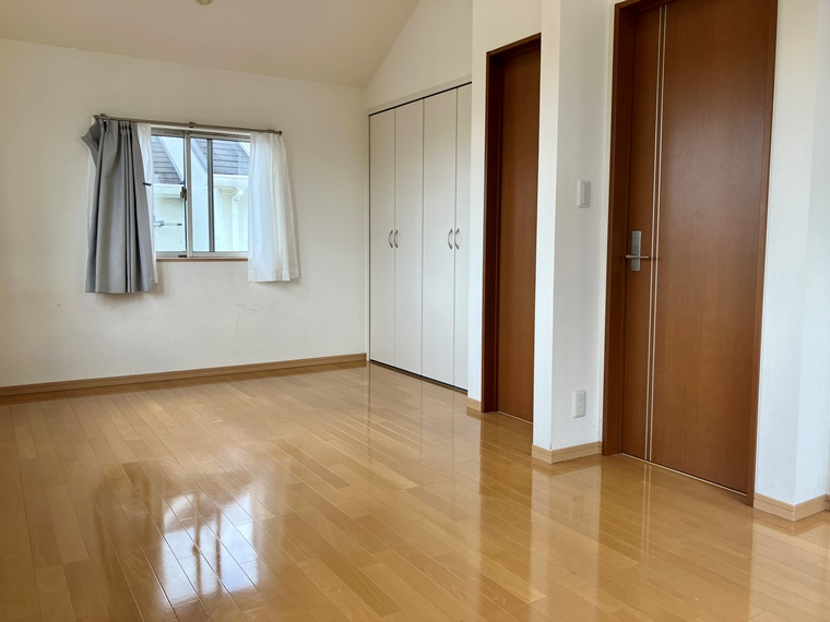 今宿町戸建の寝室