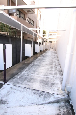 ★来訪者対応に便利、1Fに並んだ各戸専用のモニター子機★