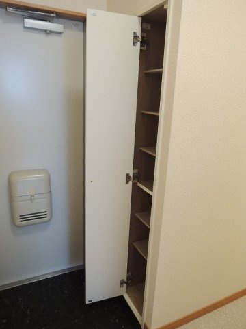 レオパレス藤の玄関