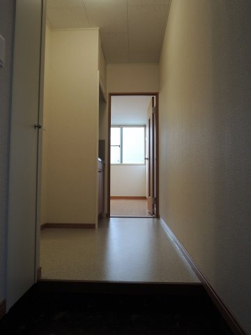 レオパレス藤の玄関