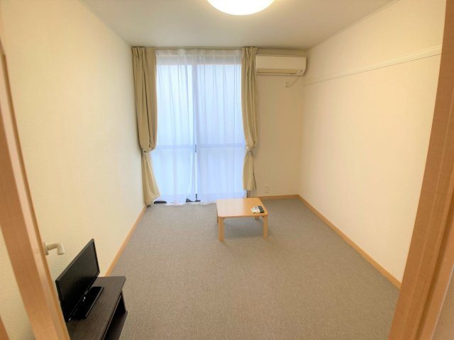 レオパレス郡元Ⅱの居間・リビング|設備・使用は号室により異なる為、現況を優先いたします。