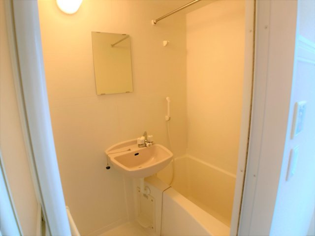 レオパレスグリーンエイジ鷹師の浴室|設備・使用は号室により異なる為、現況を優先致します。