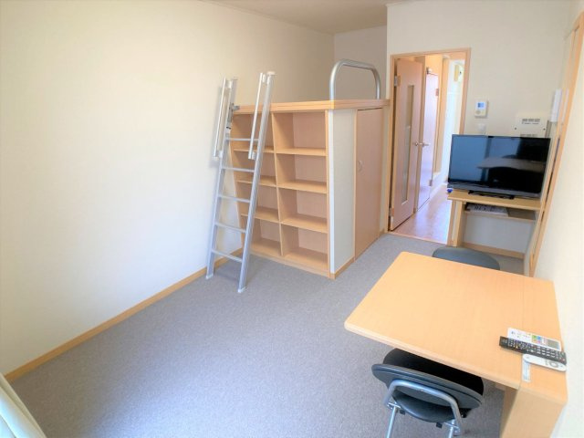 レオパレスグリーンエイジ鷹師の居間・リビング|設備・使用は号室により異なる為、現況を優先致します。