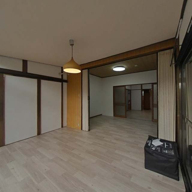 岐阜市鏡島中戸建の居間・リビング|洋室
