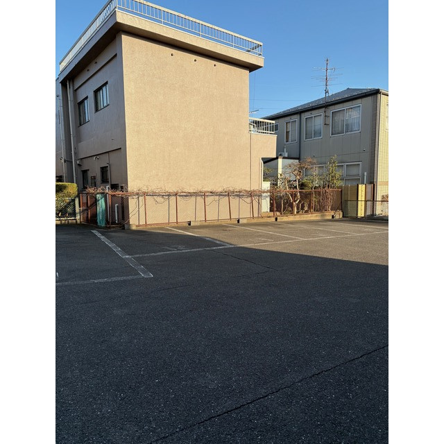 岐阜市鷺山向井町のアパートの駐車場
