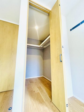 東尾久2丁目新築戸建の収納|洋室7.3帖（3階）にあるウォークインクローゼット