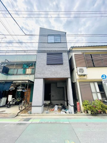 東尾久2丁目新築戸建の外観|外壁材もデザイン性が高く、注文住宅ような外観。
