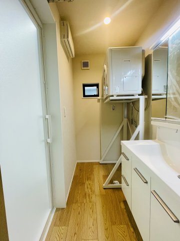 東尾久2丁目新築戸建の脱衣所|乾太くんが標準設置済み