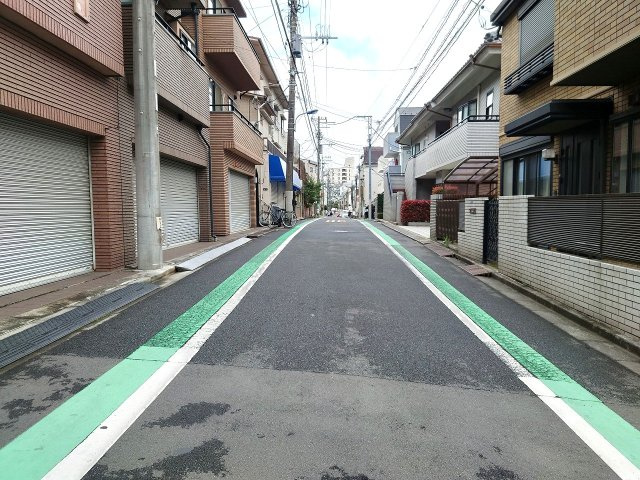 赤羽西4丁目中古戸建の前面道路含む現地写真