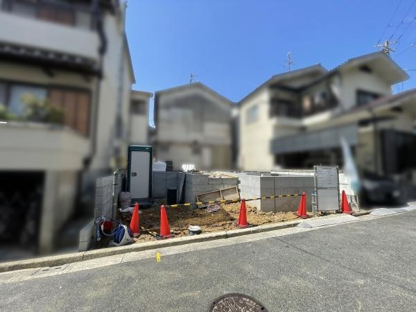 【前面道路含む現地写真】 | 静かな住環境──　子育てや在宅ワークにも適した暮らしが叶います♪