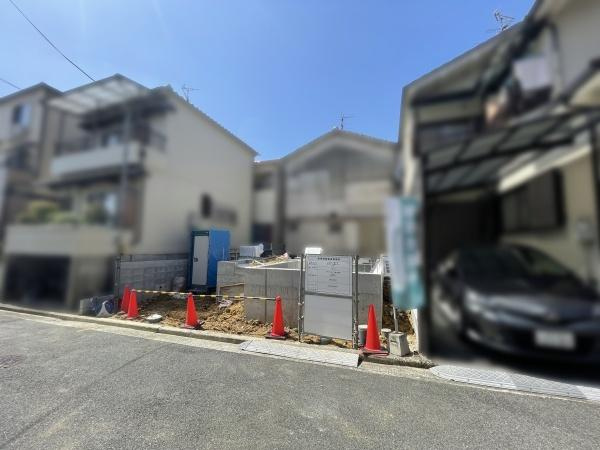 【前面道路含む現地写真】 | 全面道路：幅員約4.7ｍ！前面道路は交通量も少なく、安心してお住まい頂けます!