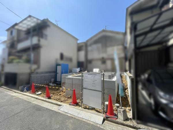 【前面道路含む現地写真】 | JR阪和線が徒歩圏内！各方面アクセスがいい住居は日々の生活を助けてくれますね。

