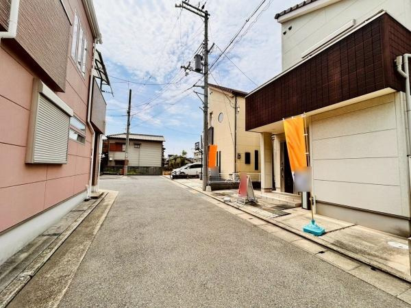 【前面道路含む現地写真】
