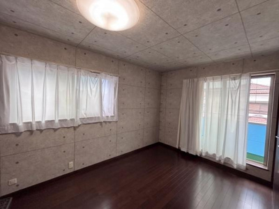【洋室】 | ●草加市谷塚町・戸建● | 寝室として利用しやすい洋室♪
※居住中につき、生活感のある小物等は一部画像編集しております。
