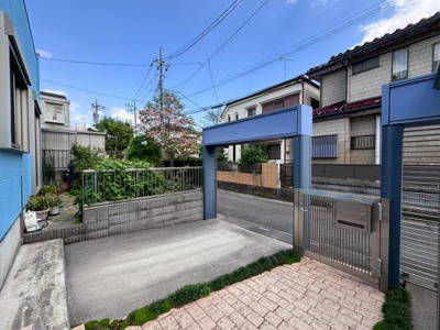 【駐車場】 | ●草加市谷塚町・戸建● | 車庫入れもしやすいスペースがございます♪
