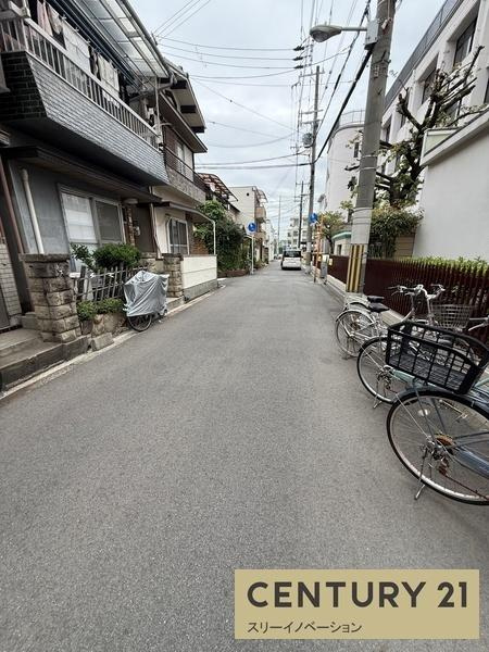 泉尾２丁目古家付き土地の前面道路含む現地写真