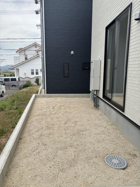 岡崎市上地第9　全7棟・4号棟の庭|ウッドデッキやBBQ。想像が膨らむお庭