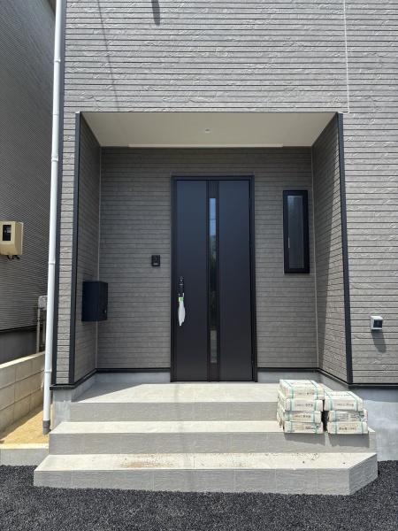 岡崎市上地第9　全7棟・6号棟の玄関|訪れる人を心地よく迎え入れます。