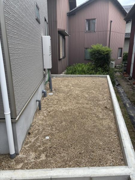 西尾市平口町第1　全5棟・4号棟の庭|草花で飾れるお庭。