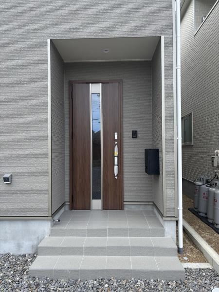 西尾市平口町第1　全5棟・4号棟の玄関|訪れる人を心地よく迎え入れます。
