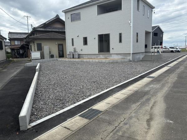 西尾市平口町第1　全5棟・5号棟の駐車場|３台以上駐車できます！