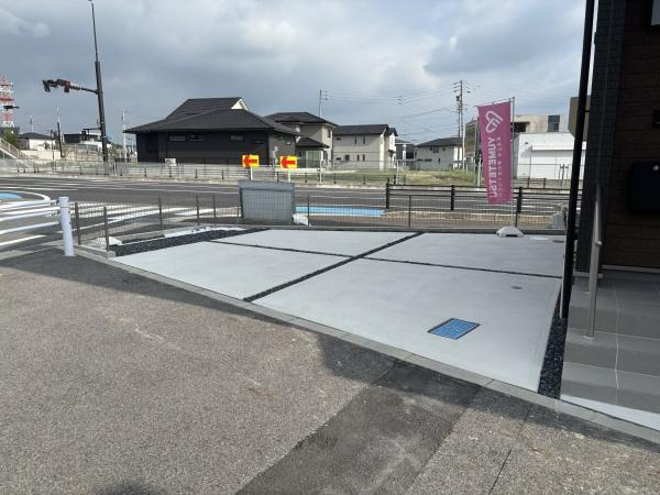 豊田市寺部町3丁目　全1棟・A号棟の駐車場|２台駐車できます！