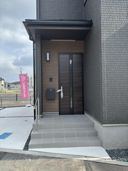 豊田市寺部町3丁目　全1棟・A号棟の玄関|訪れる人を心地よく迎え入れます。
