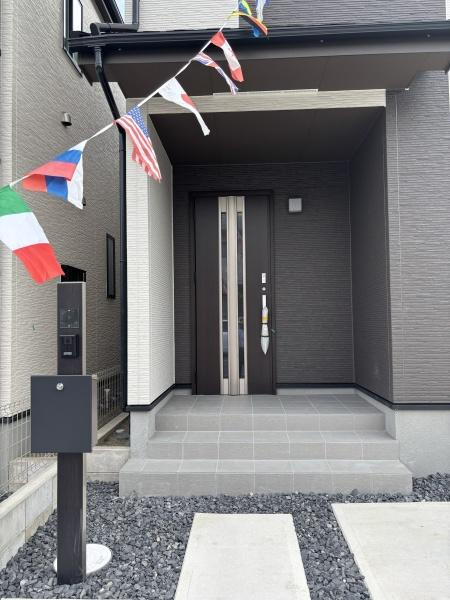 豊田市志賀町高洞　全2棟・A号棟の玄関|訪れる人を心地よく迎え入れます。