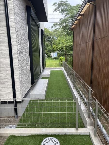 豊田市志賀町高洞　全2棟・B号棟の庭|草花で飾れるお庭。