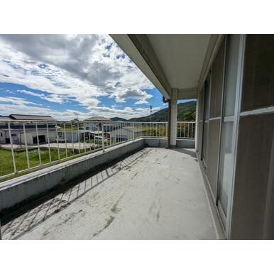 揖保郡太子町太田　中古戸建のバルコニー