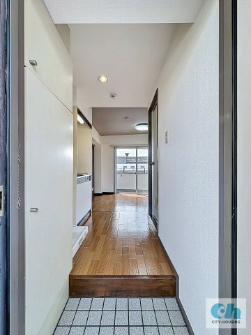 今溝ビル 403号室の玄関