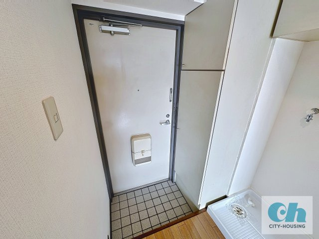 今溝ビル 403号室の玄関