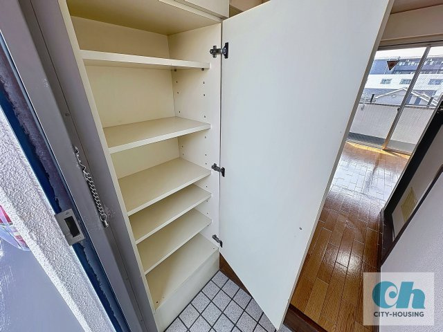 今溝ビル 403号室の収納